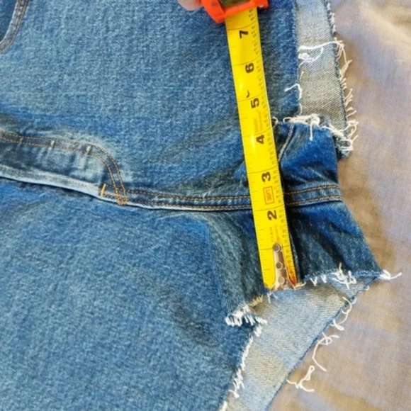 Levi's Ribcage High Waisted Jean Cut Off Shorts Charleston Erosion - Picture 12 of 16